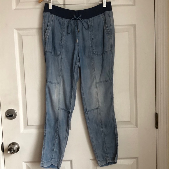 NEW NWT White House Black Market The TAPERED Ankle Chambray Jean Pant size 6 - Picture 2 of 14